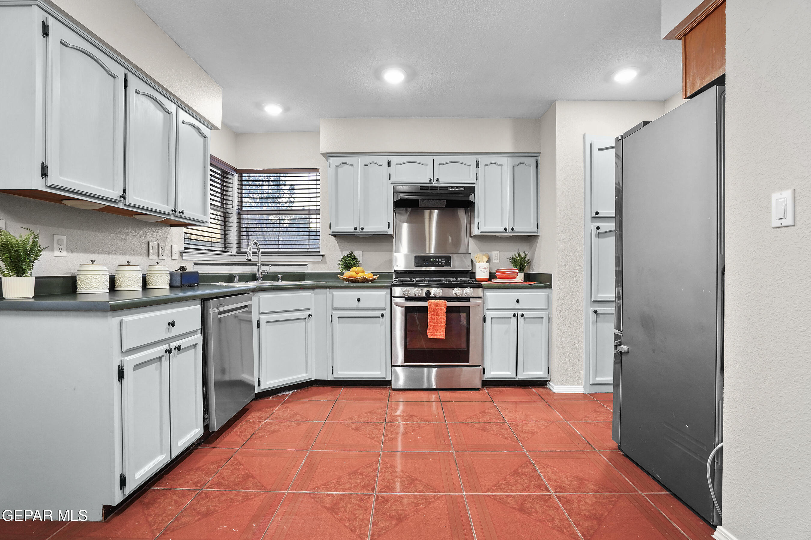 12084 Dos Rios Drive El Paso, TX 79936 - Photo 8 of 30 DSC04852