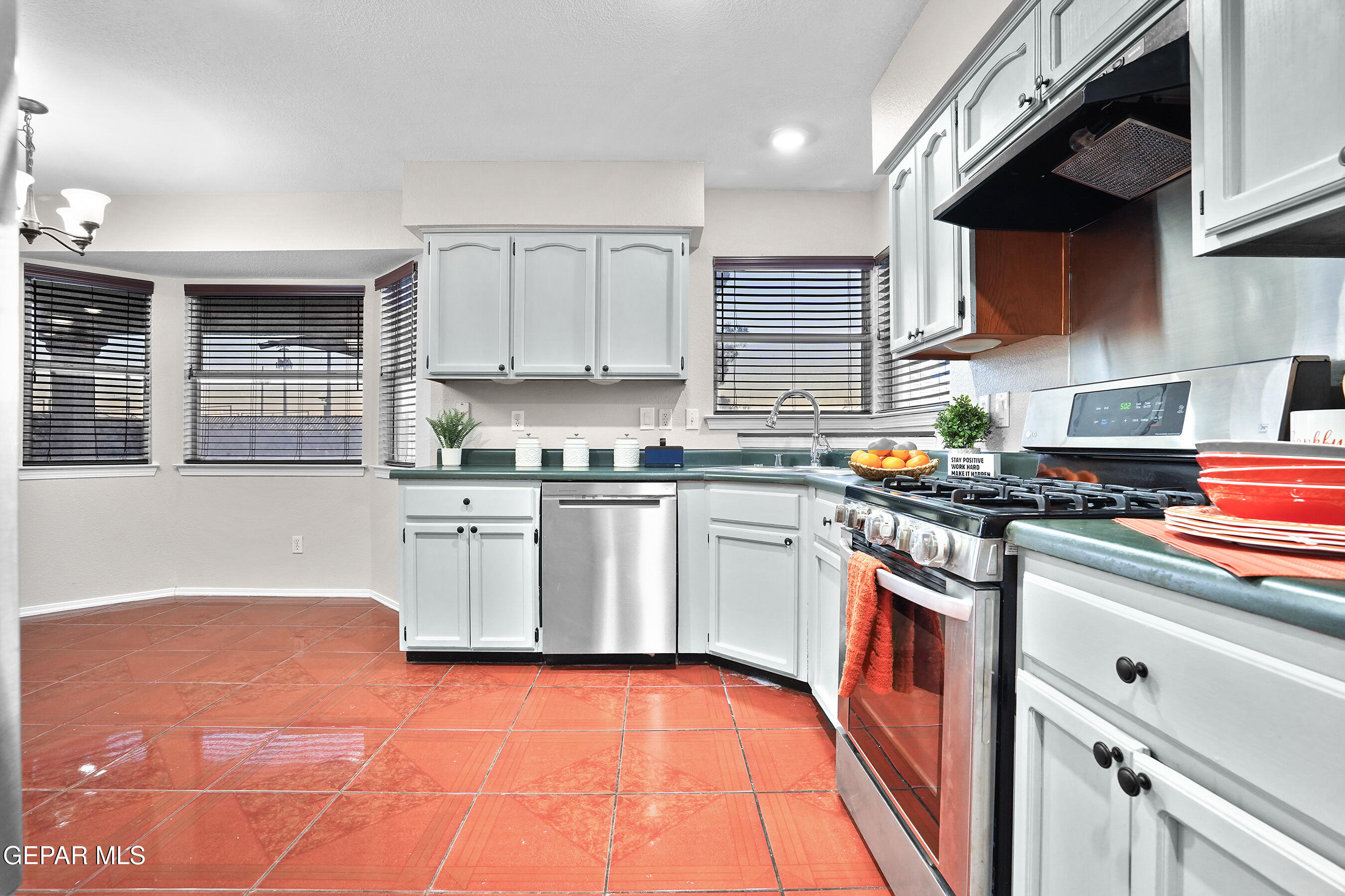 12084 Dos Rios Drive El Paso, TX 79936 - Photo 9 of 30 DSC04857