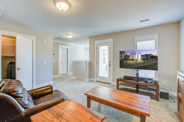 $875,000 | 214 Clouter Creek Drive, Charleston, SC 29492