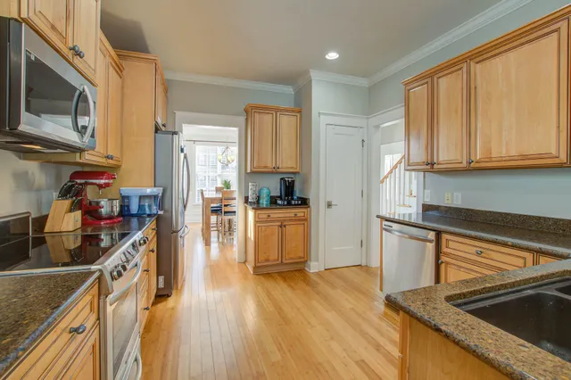 $875,000 | 214 Clouter Creek Drive, Charleston, SC 29492