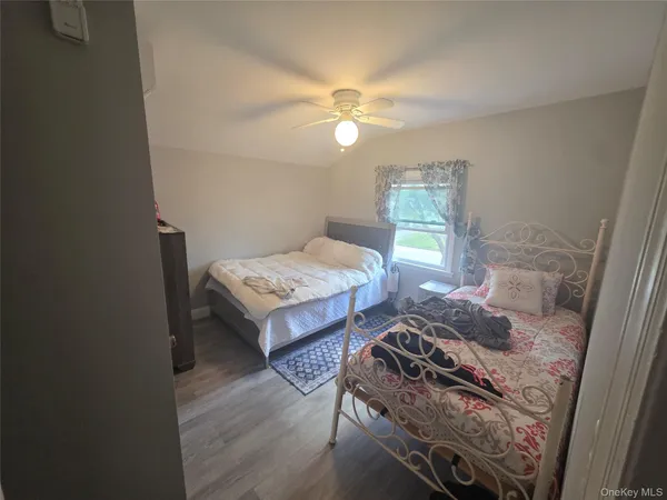 $899,999 | 9 Torrey Pine Lane, Medford, NY 11763