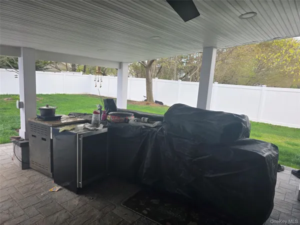 $899,999 | 9 Torrey Pine Lane, Medford, NY 11763