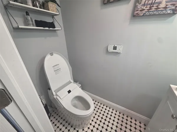 $899,999 | 9 Torrey Pine Lane, Medford, NY 11763