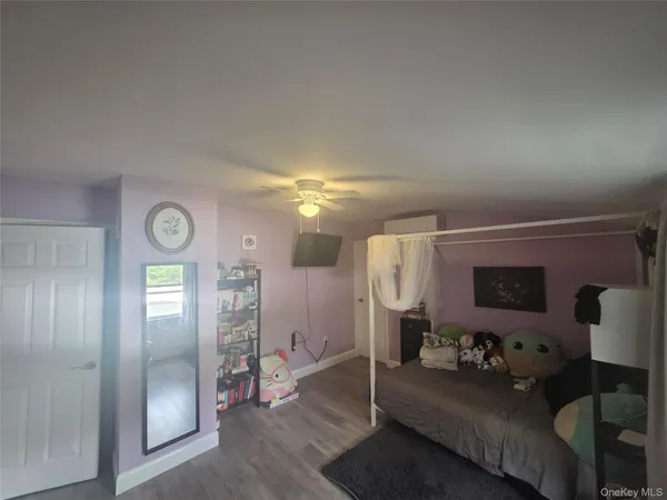 $899,999 | 9 Torrey Pine Lane, Medford, NY 11763