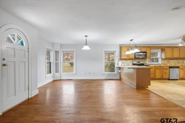 $235,000 | 832 South Bois D Arc Avenue, Tyler, TX 75701