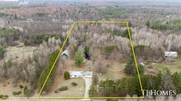 $499,900 | 5818 East Sternberg Road, Fruitport, MI 49415