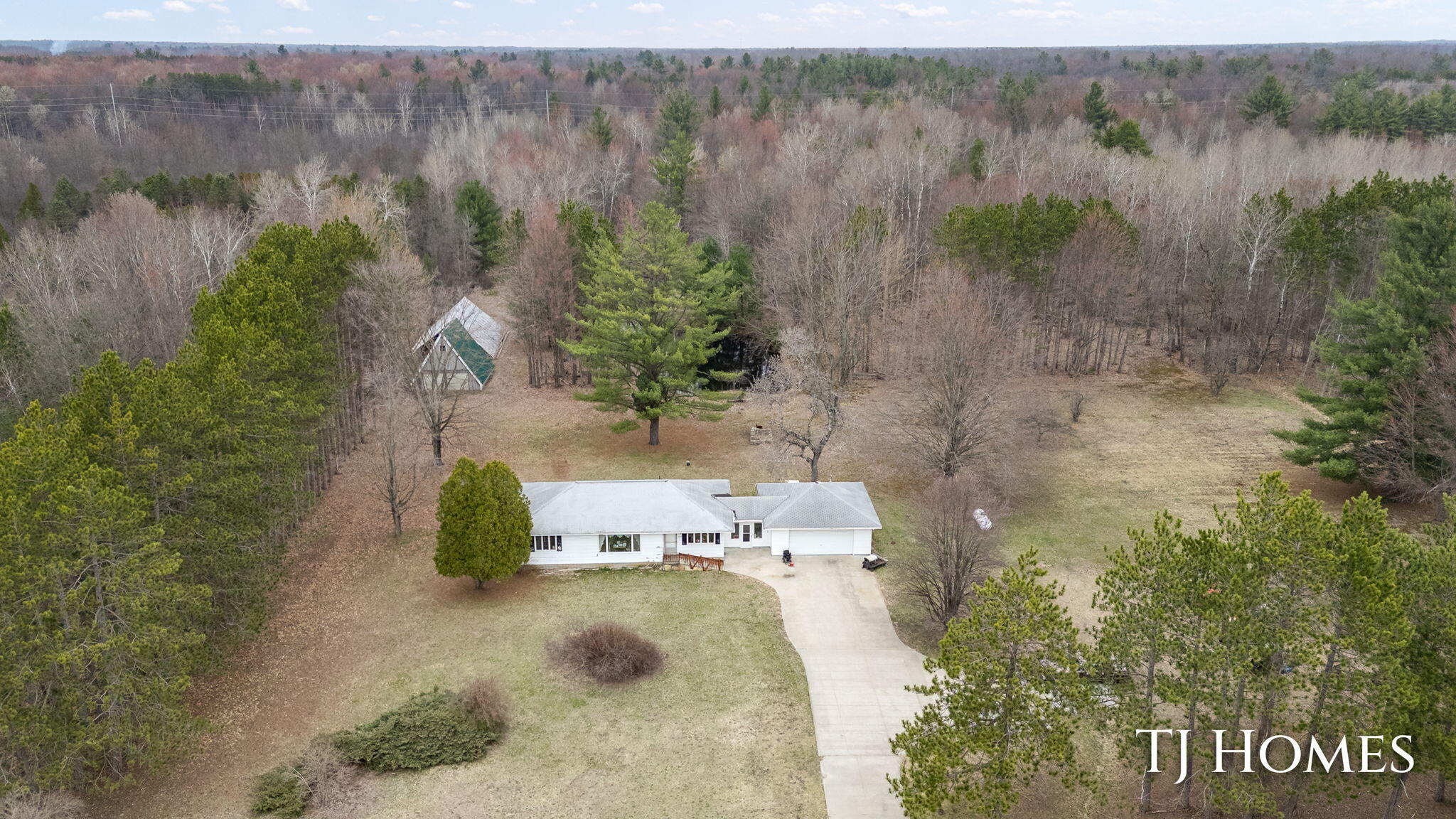 5818 East Sternberg Road Fruitport, MI 49415 - Photo 28 of 42 2-web-or-mls-5818 E Sternberg Rd aerial-