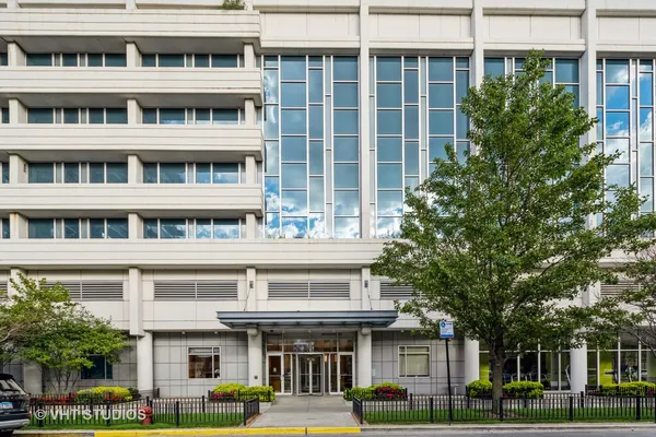 $887,000 | 1629 South Prairie Avenue, Unit 2701, Chicago, IL 60616