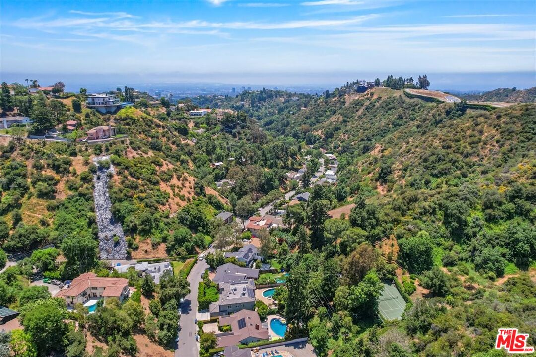 1701 Roscomare Road Los Angeles, CA 90077 - Photo 43 of 45 a view of a city