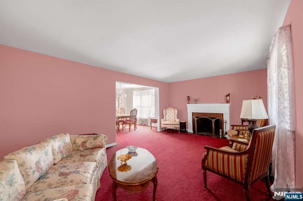 704 Evans Street Paramus, NJ 07652 - Photo 5 of 21