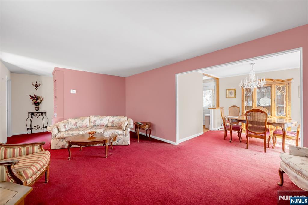 704 Evans Street Paramus, NJ 07652 - Photo 6 of 21