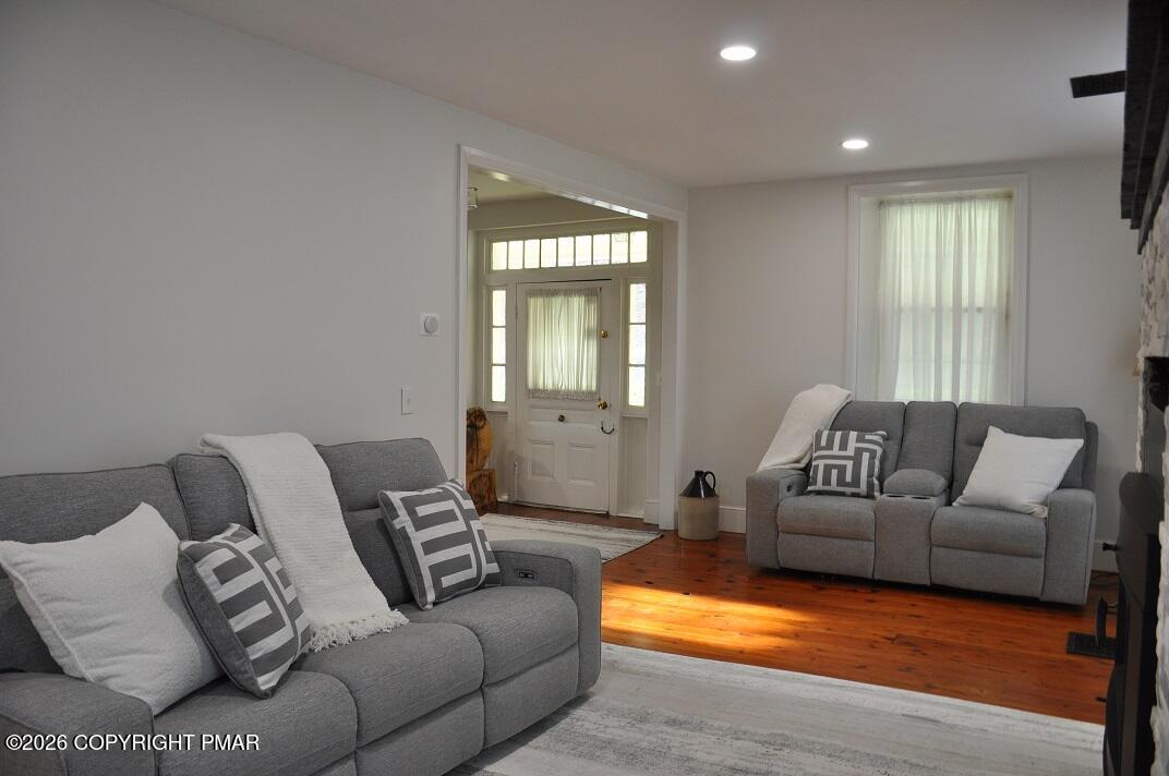 1642 Kunkletown Road Saylorsburg, PA 18353 - Photo 11 of 27 Living room v3