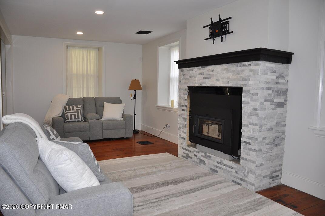 1642 Kunkletown Road Saylorsburg, PA 18353 - Photo 10 of 27 Living room v2