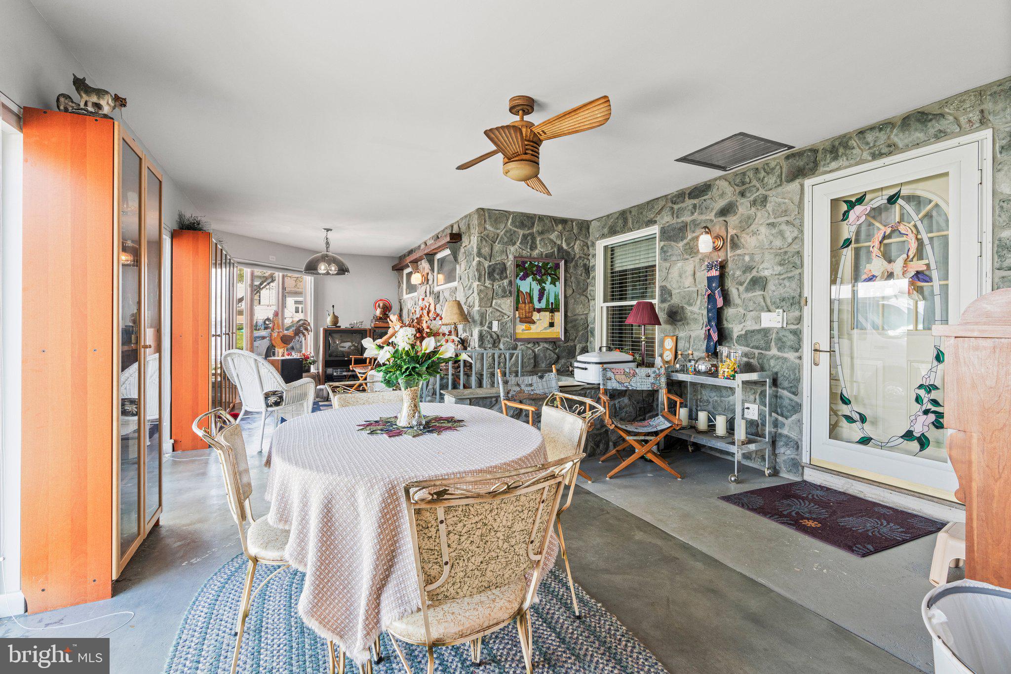 1080 Georgetown Road Paradise, PA 17562 - Photo 19 of 59 Sunroom