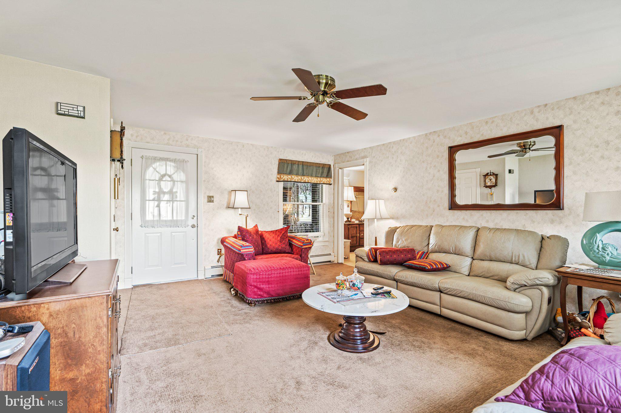 1080 Georgetown Road Paradise, PA 17562 - Photo 2 of 59 Living room