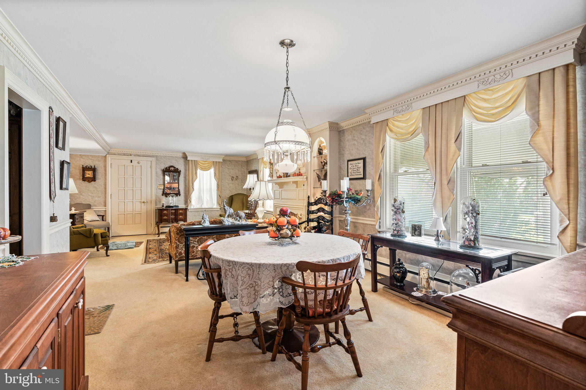 1080 Georgetown Road Paradise, PA 17562 - Photo 23 of 59 Dining living room