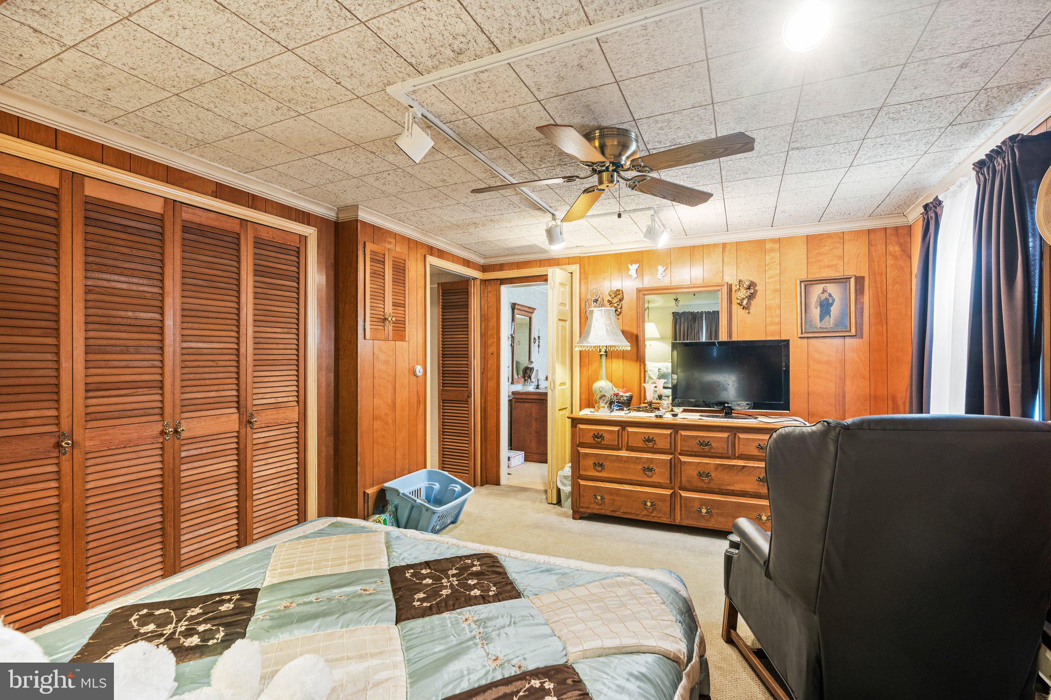 1080 Georgetown Road Paradise, PA 17562 - Photo 33 of 59 First floor master bedroom