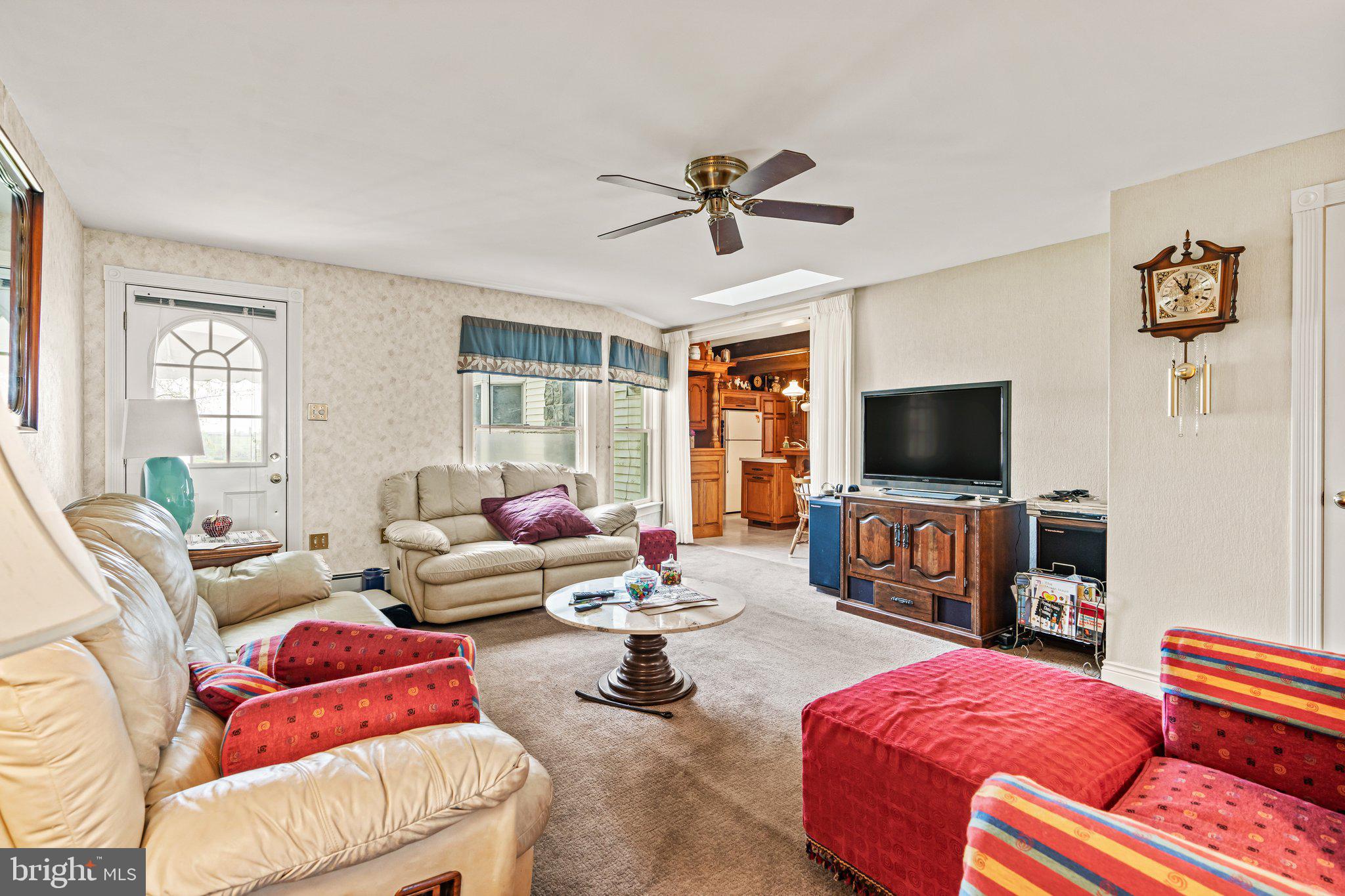 1080 Georgetown Road Paradise, PA 17562 - Photo 4 of 59 Living room