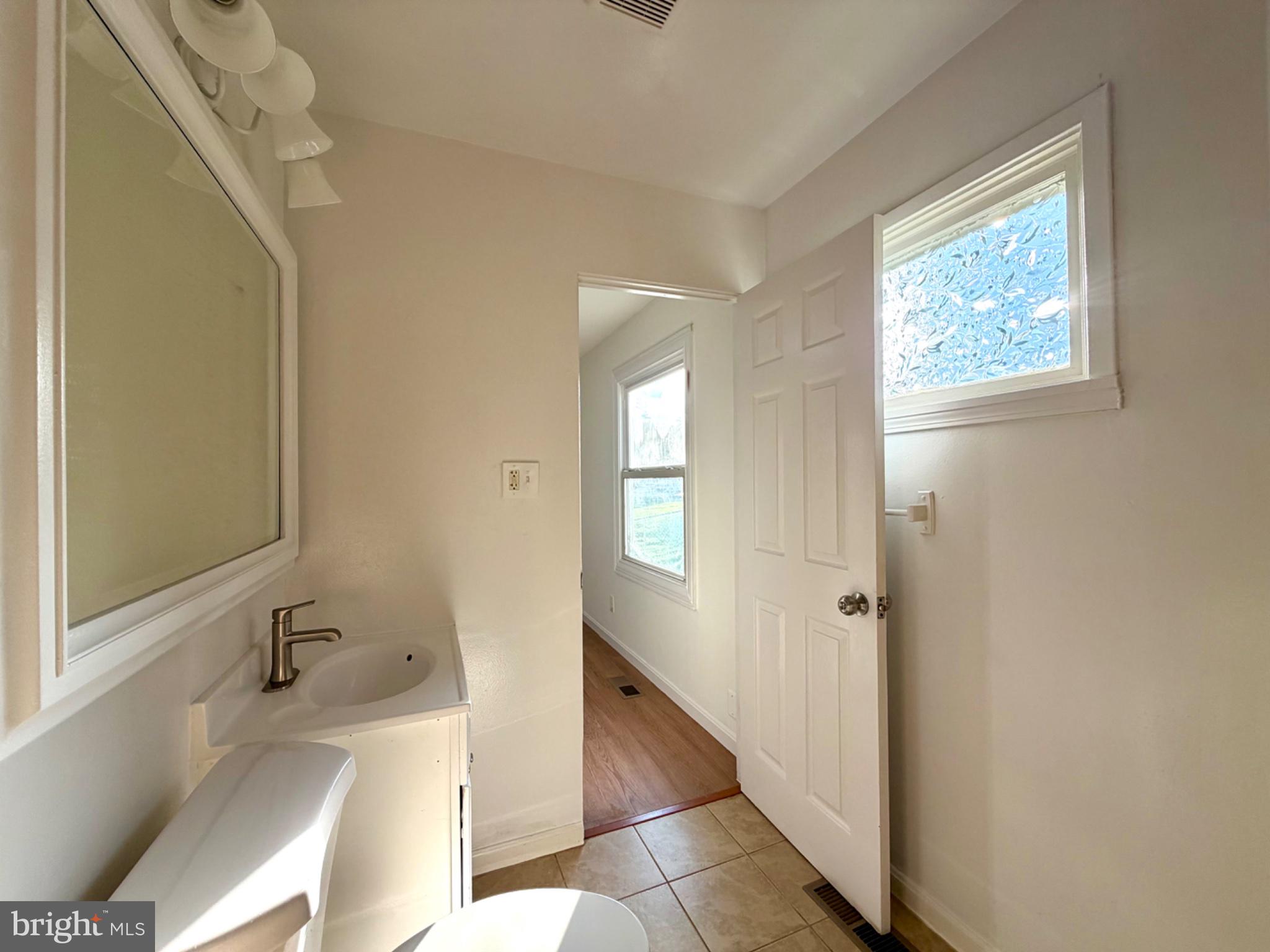 606 West Beech Road Sterling, VA 20164 - Photo 21 of 33 Primary Bathroom