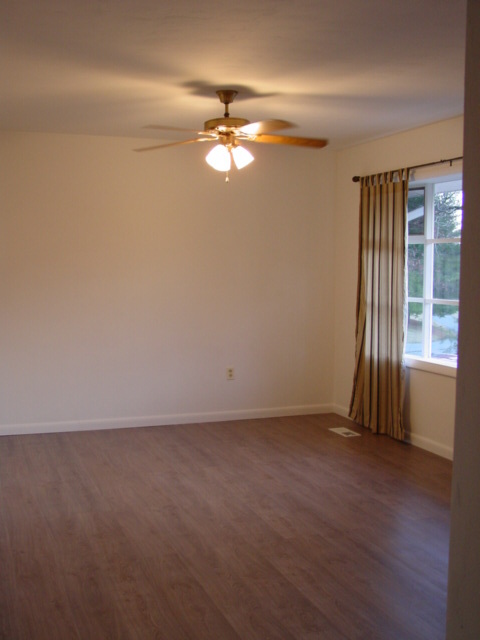 3276 Thomasson Mill Road Goodview, VA 24095 - Photo 3 of 16 Living Room