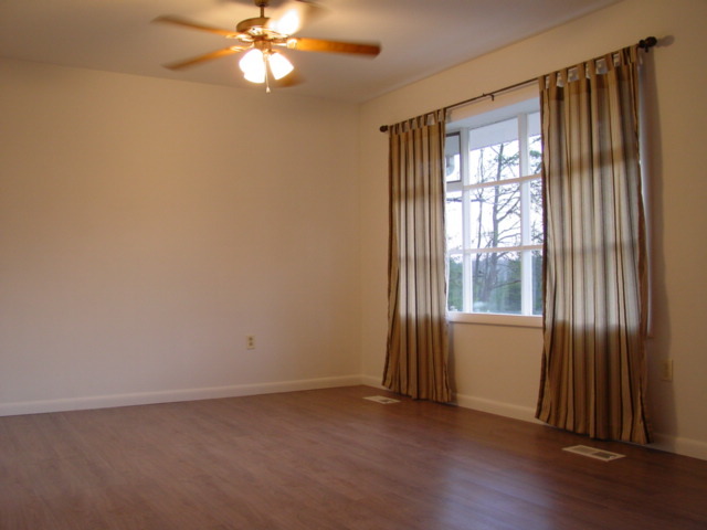 3276 Thomasson Mill Road Goodview, VA 24095 - Photo 4 of 16 Living Area
