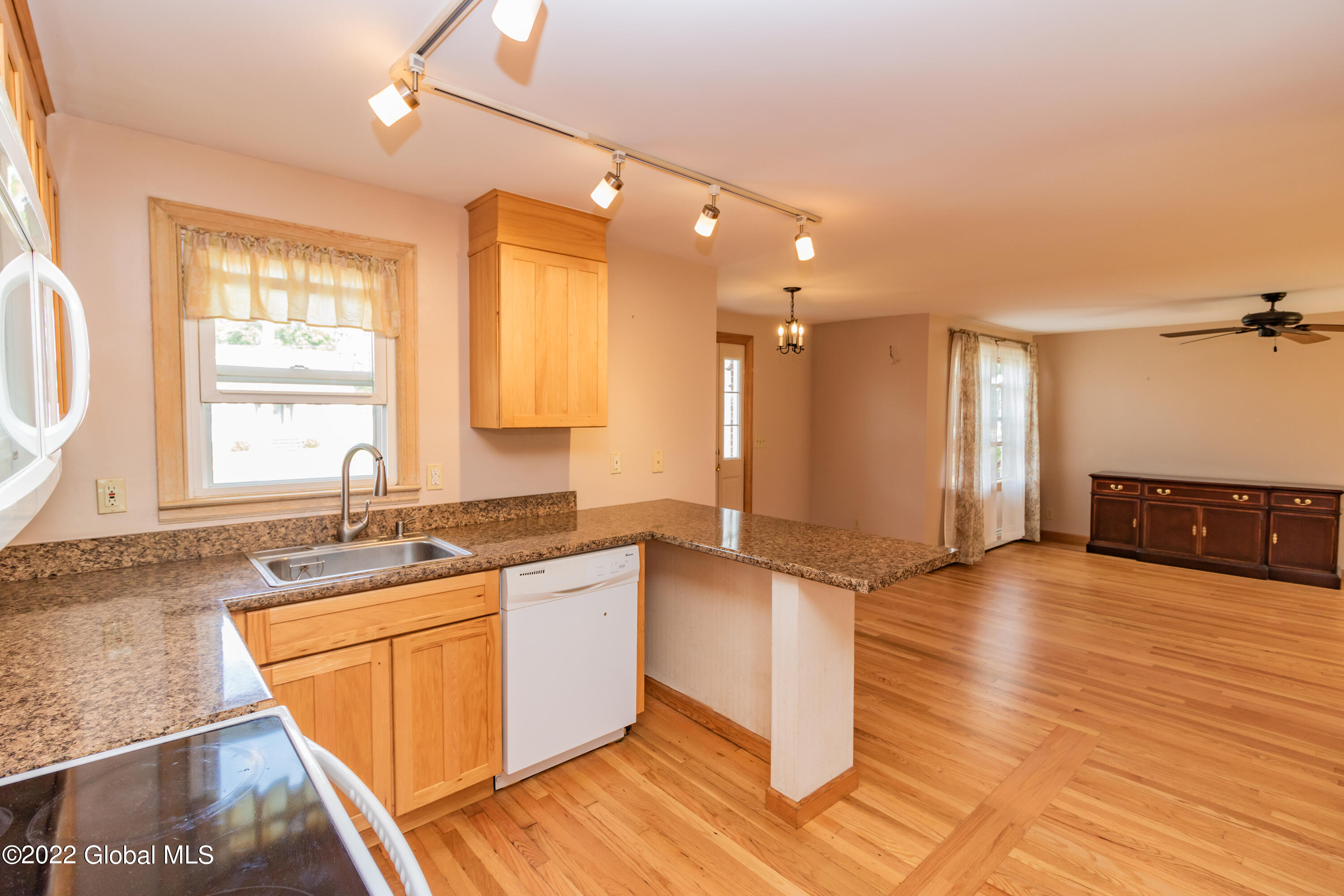 1134 Fort Hunter Road Schenectady, NY 12303 - Photo 8 of 38 1134 Fort Hunter-8