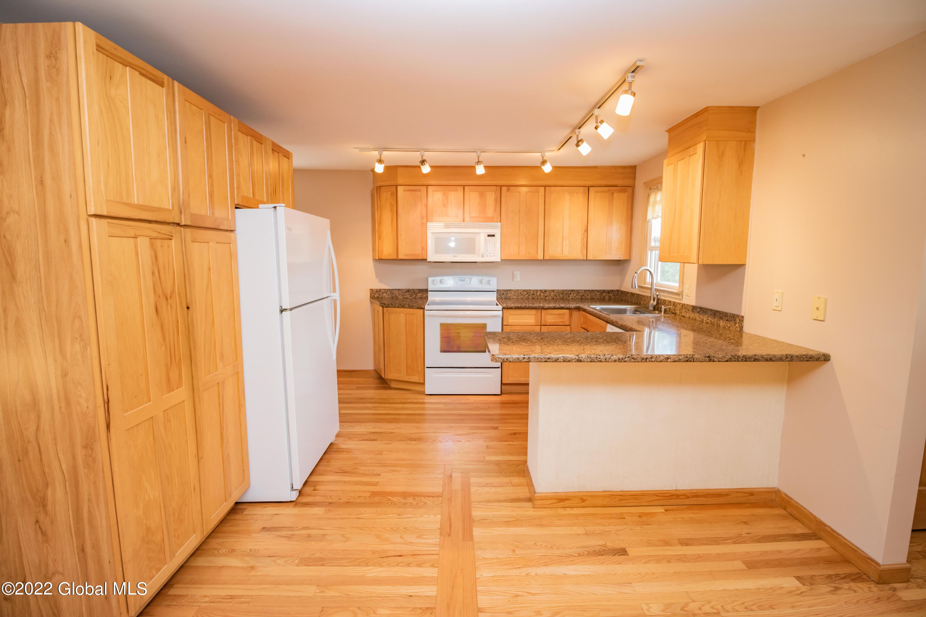 1134 Fort Hunter Road Schenectady, NY 12303 - Photo 9 of 38 1134 Fort Hunter-13