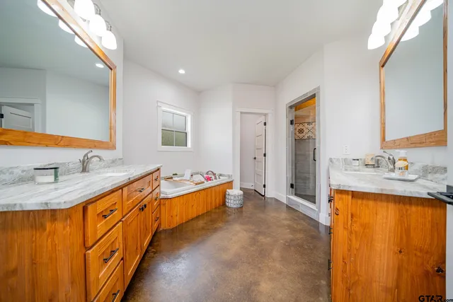 $879,900 | 3382 County Road 4990, Winnsboro, TX 75494