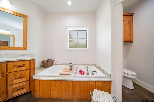 $879,900 | 3382 County Road 4990, Winnsboro, TX 75494