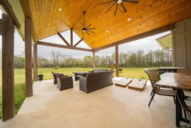 $879,900 | 3382 County Road 4990, Winnsboro, TX 75494