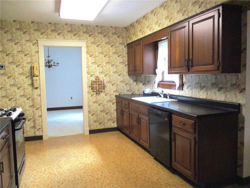 402 Cascade Road Pittsburgh, PA 15221 - Photo 10 of 11 Gallery Image 10