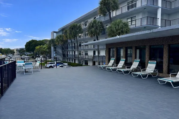 $2,100 | 9235 Southwest 8th Street, Unit 202, Boca Raton, FL 33428