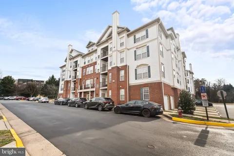 $475,000 | 11565 Cavalier Landing Court, Unit 202, Fairfax, VA 22030
