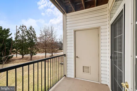 $475,000 | 11565 Cavalier Landing Court, Unit 202, Fairfax, VA 22030