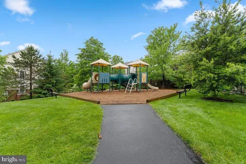 $475,000 | 11565 Cavalier Landing Court, Unit 202, Fairfax, VA 22030