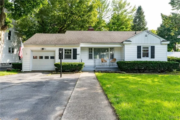 $2,100 | 325 Paddock Street, Watertown, NY 13601