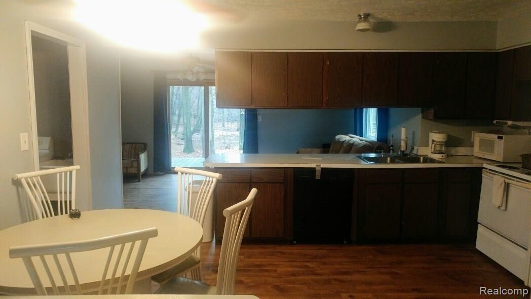 533 West Predmore Road Oakland, MI 48363 - Photo 6 of 13 20170125_102714~2_resized.jpg