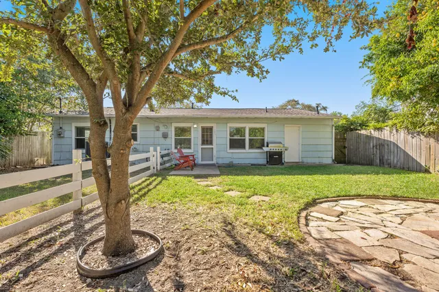 $1,900 | 108 Bonita Avenue, Galveston, TX 77550