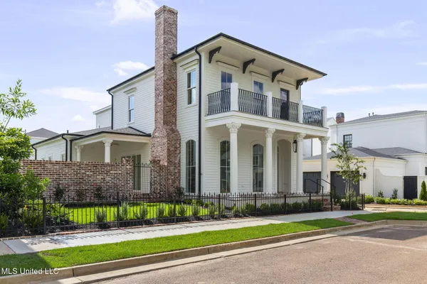 $999,990 | 105 Prytania Street, Madison, MS 39110