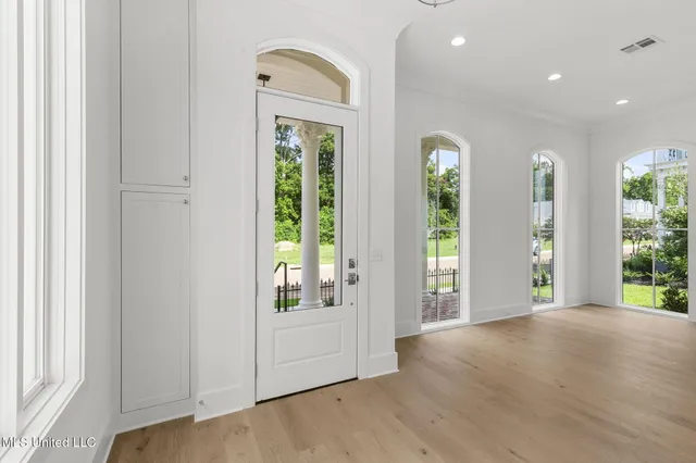 $999,990 | 105 Prytania Street, Madison, MS 39110