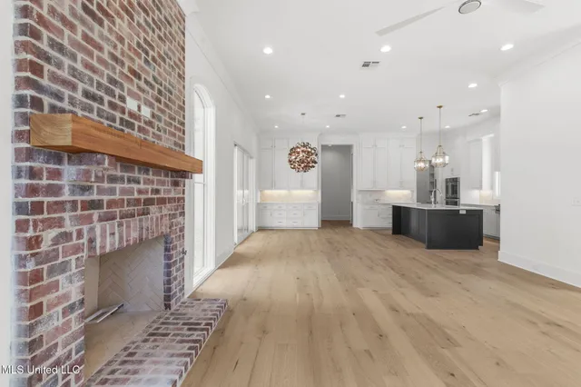 $999,990 | 105 Prytania Street, Madison, MS 39110