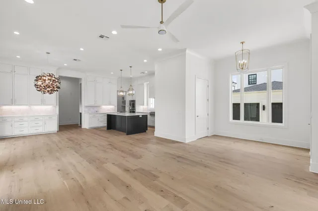 $999,990 | 105 Prytania Street, Madison, MS 39110