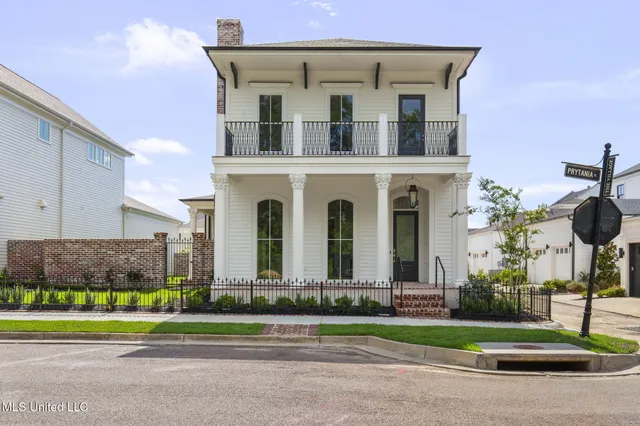 $999,990 | 105 Prytania Street, Madison, MS 39110