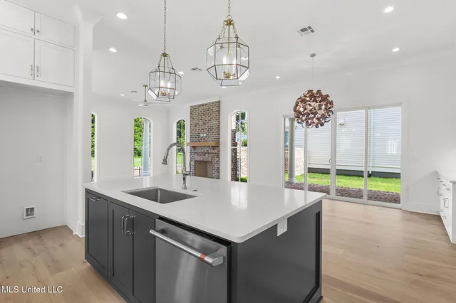 $999,990 | 105 Prytania Street, Madison, MS 39110