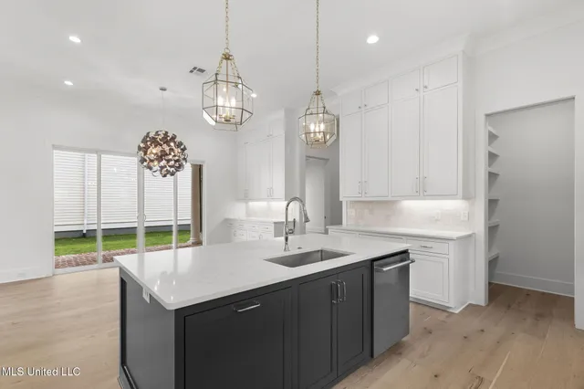 $999,990 | 105 Prytania Street, Madison, MS 39110