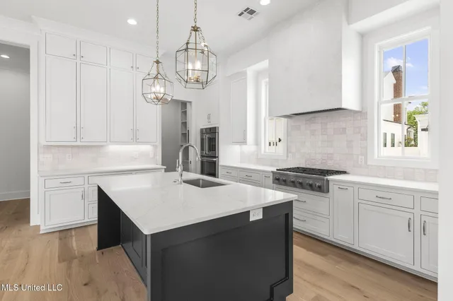 $999,990 | 105 Prytania Street, Madison, MS 39110