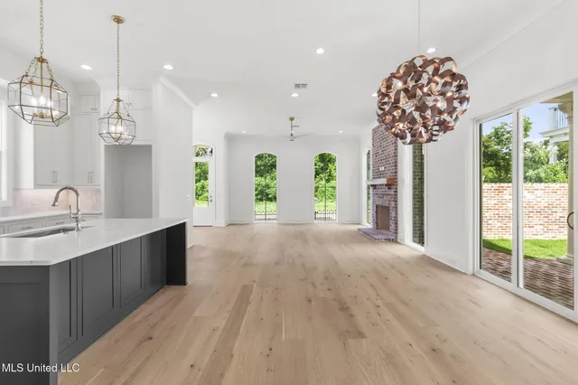 $999,990 | 105 Prytania Street, Madison, MS 39110