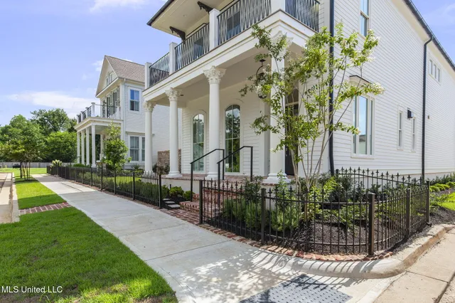 $999,990 | 105 Prytania Street, Madison, MS 39110