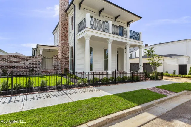 $999,990 | 105 Prytania Street, Madison, MS 39110