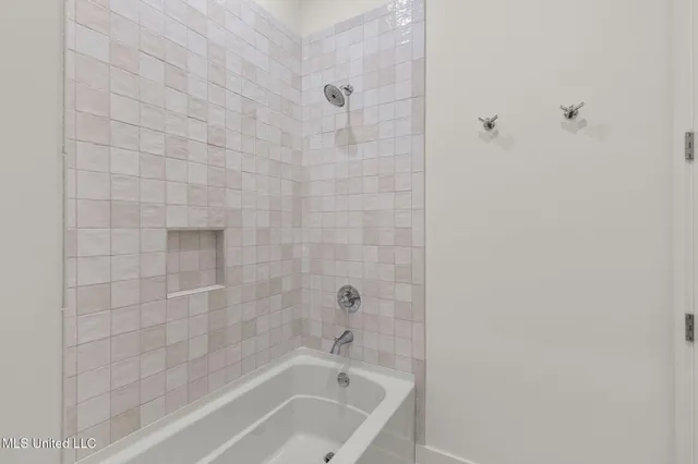 $999,990 | 105 Prytania Street, Madison, MS 39110